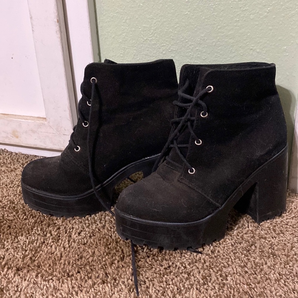 Heeled boots